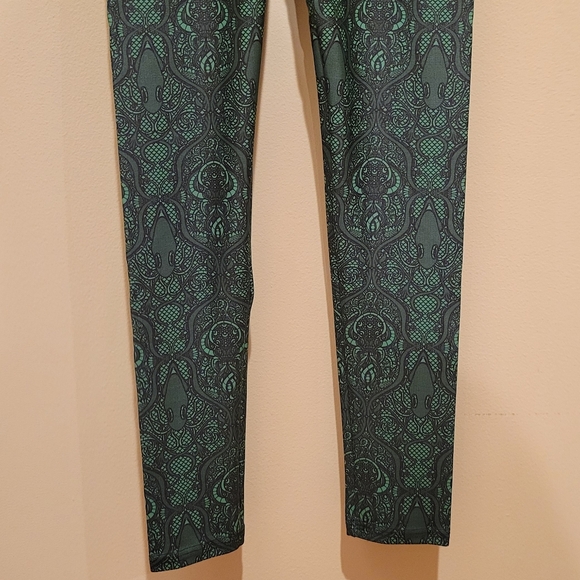 Bombsheller Green octopus lace Leggings - Picture 4 of 11